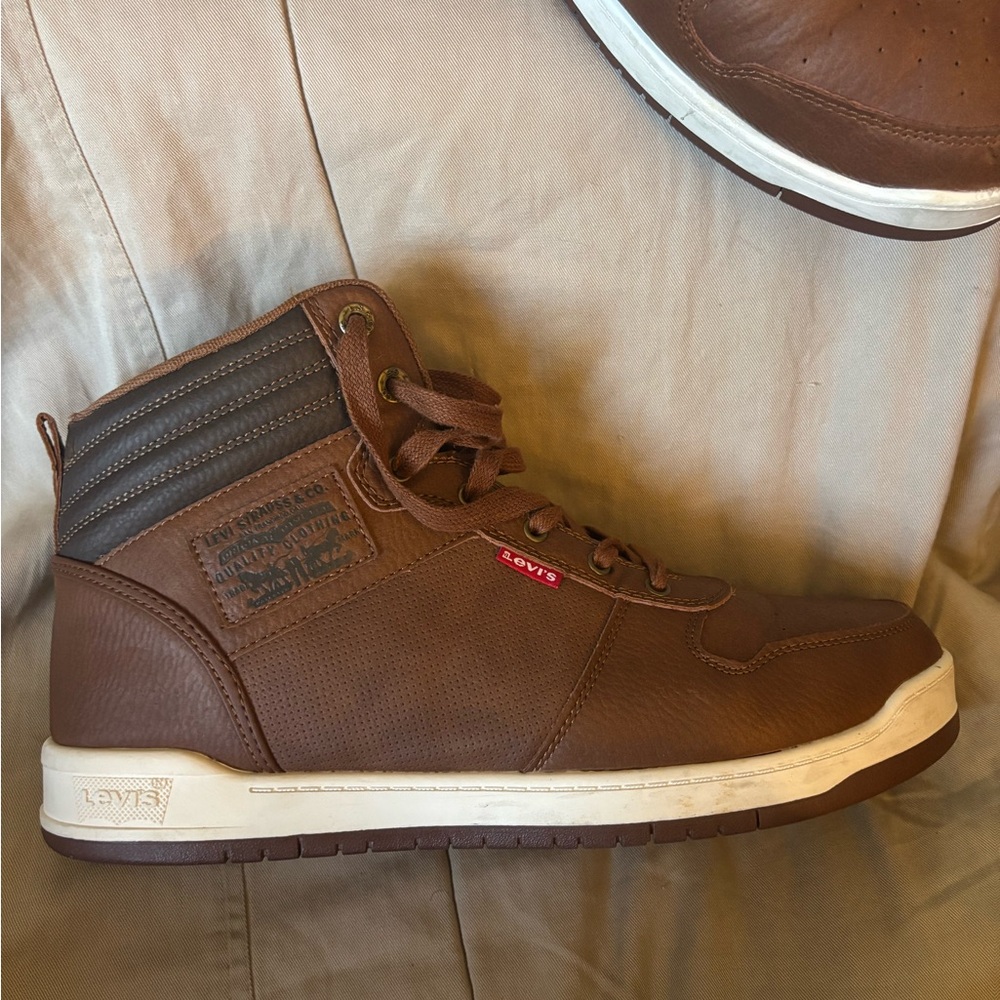 Levi's Brown Leather Sneakers with Sporty Design